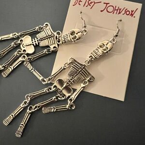 🩶 Betsey Johnson Metallic Skeleton Dangle Earrings 🩶